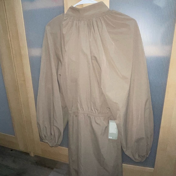 H & M dress - Picture 4 of 4